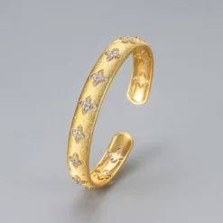 Hot Italian classic hand-drawn craft micro-inlaid narrow version of four-leaf clover ladies light luxury all-match bracelet