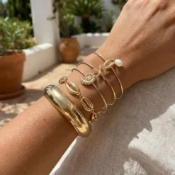 5Pcs/Set Bohemian Beach Shell Conch Scallop Bracelets for Women Gold Plated Starfish Pearl Bangle Set Summer Vacation Jewelry